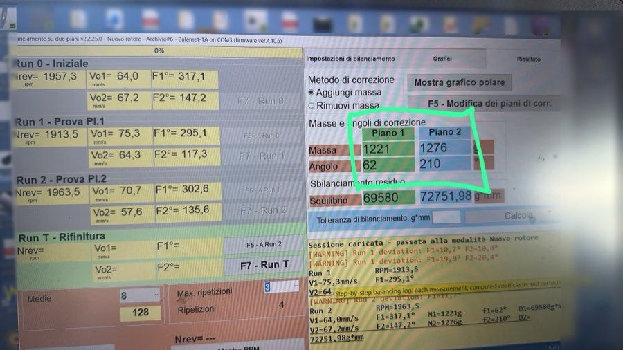Oprogramowanie Balanset pokazujące obliczone masy korekcyjne i kąty dla dwóch płaszczyzn